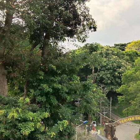 Floral Homestay تيكَدِيْ المظهر الخارجي الصورة