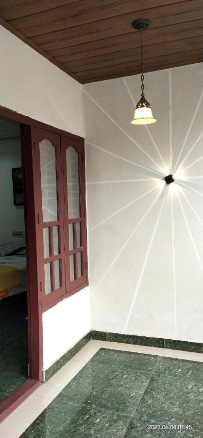 Floral Homestay تيكَدِيْ المظهر الخارجي الصورة